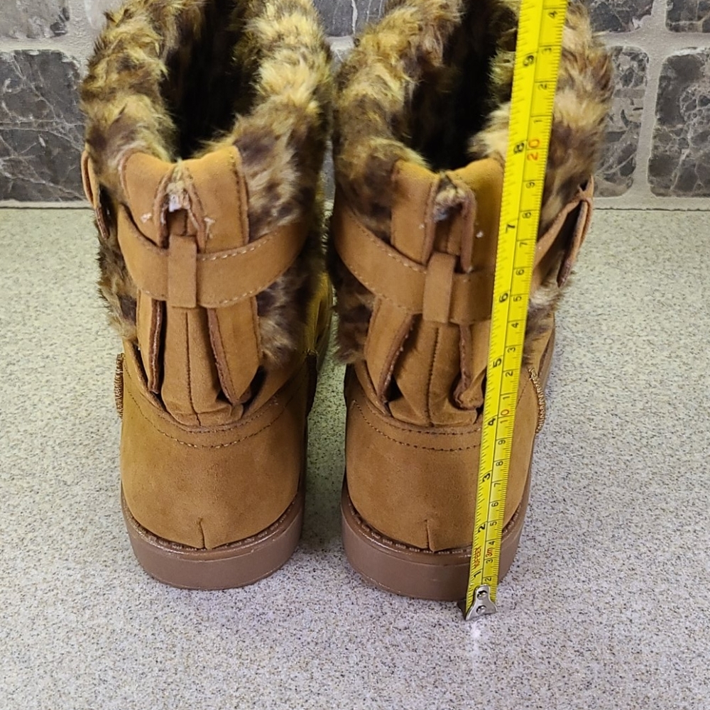 SIZE 6M Faux fur upper By Guess Dk Tan - Picture 5 of 13